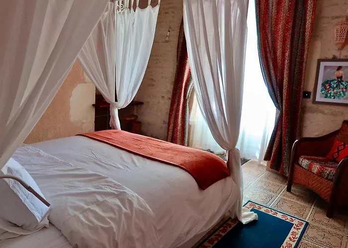 Casa de Férias La Goroniere - Superbe Charentaise Renovee - Piscine Chauffee - Grand Jardin Saint-Laurent-de-la-Barriere