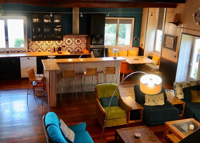 Casa de Férias La Goroniere - Superbe Charentaise Renovee - Piscine Chauffee - Grand Jardin Saint-Laurent-de-la-Barriere