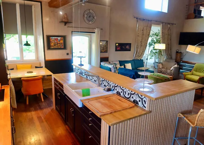 Casa de Férias La Goroniere - Superbe Charentaise Renovee - Piscine Chauffee - Grand Jardin Saint-Laurent-de-la-Barriere